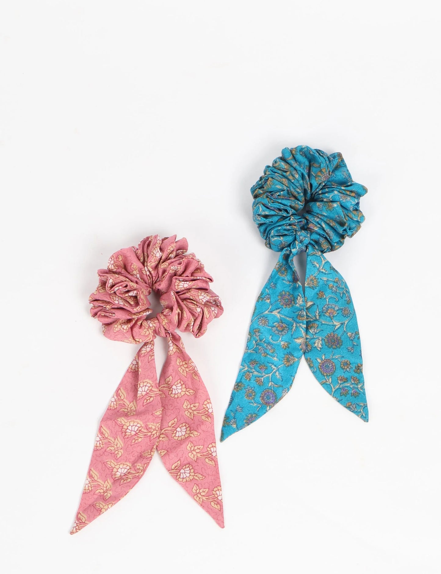 Bow Scrunchy silke Iwasasari