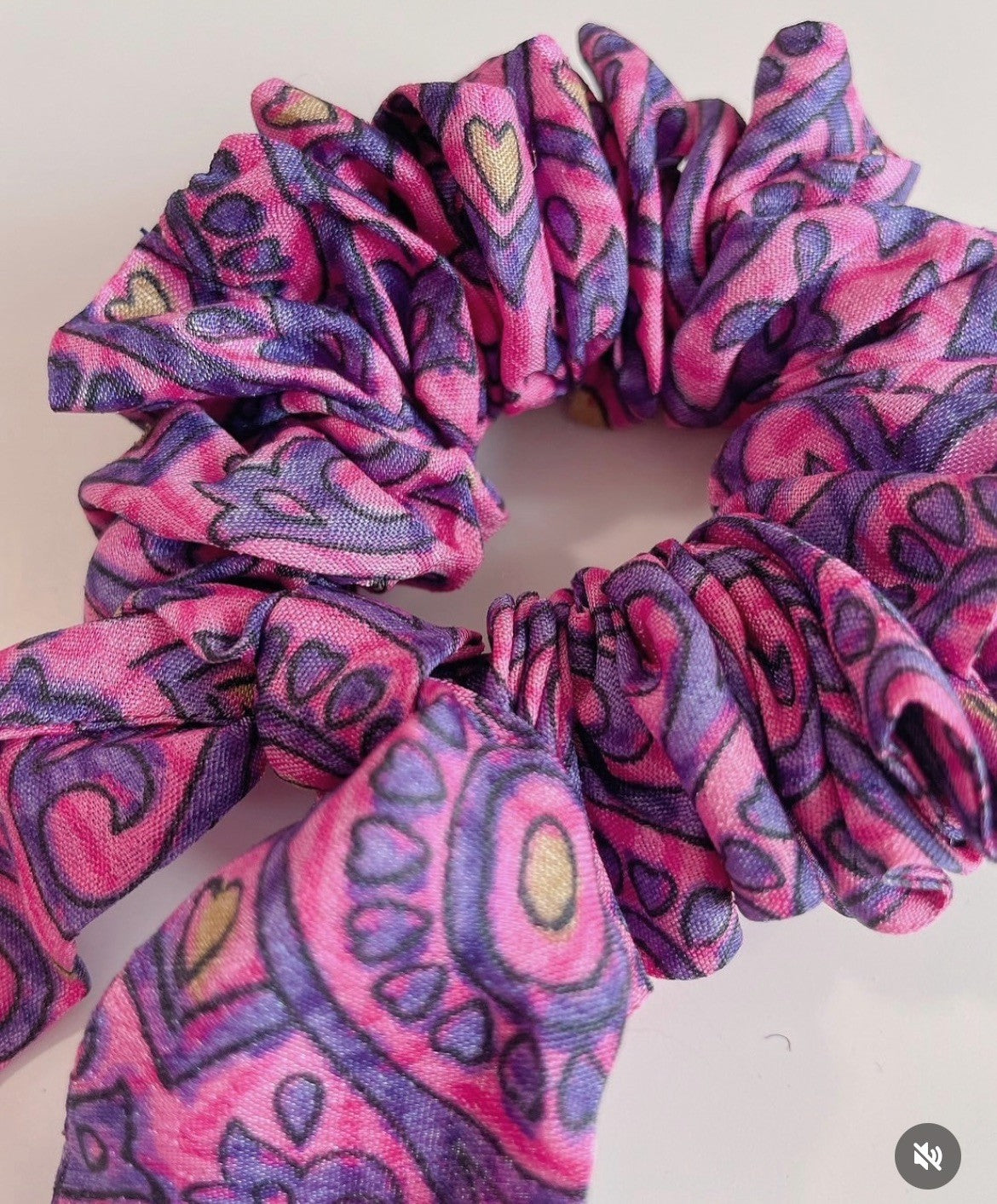 Scrunchy, silke Iwasasari